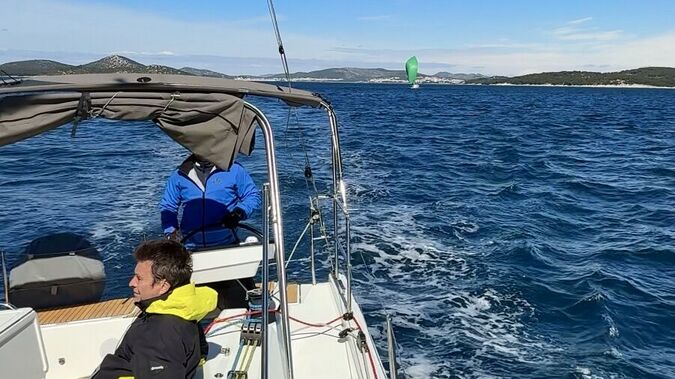 Setkání kapitánů před Májovkou je v plném proudu. První menší etapa už prověřila posádky na moři